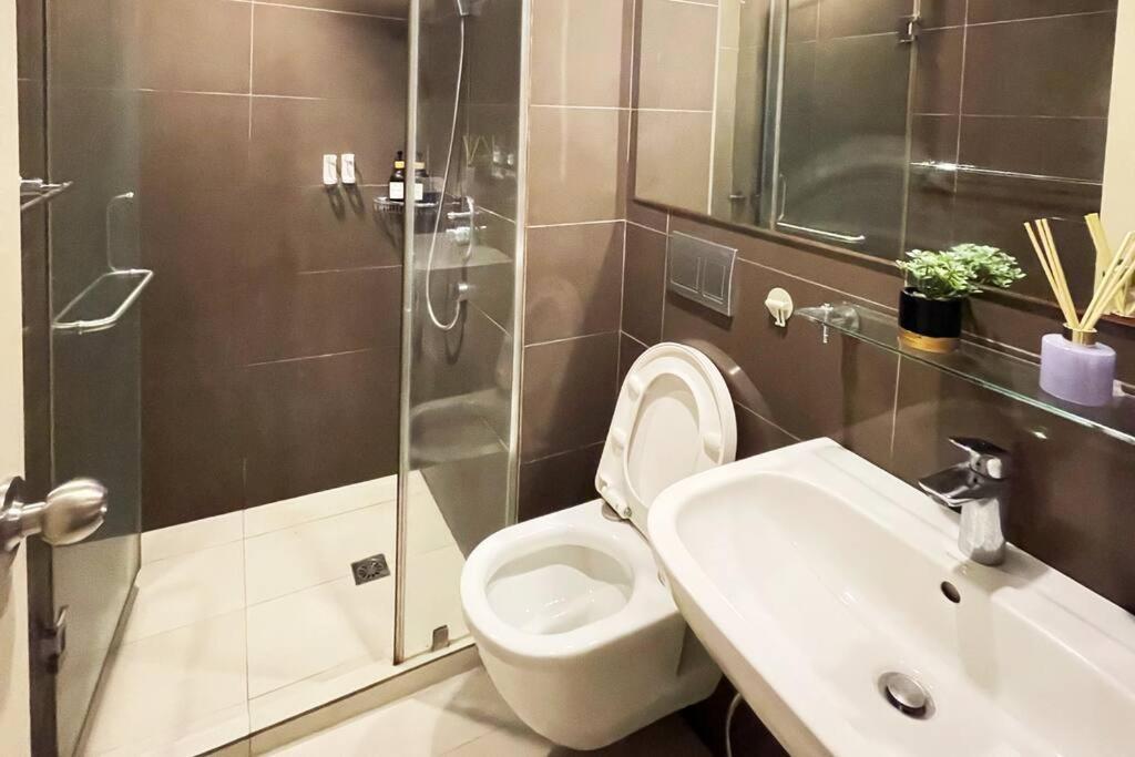 شقة The Serene Escape Rockwell Makati City View 1Br مانيلا المظهر الخارجي الصورة