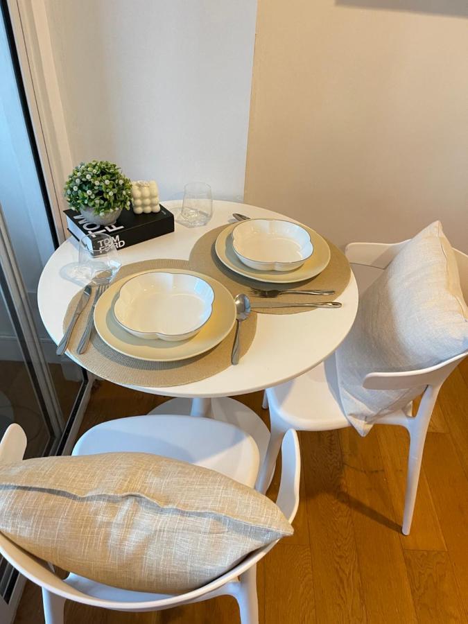 شقة The Serene Escape Rockwell Makati City View 1Br مانيلا المظهر الخارجي الصورة